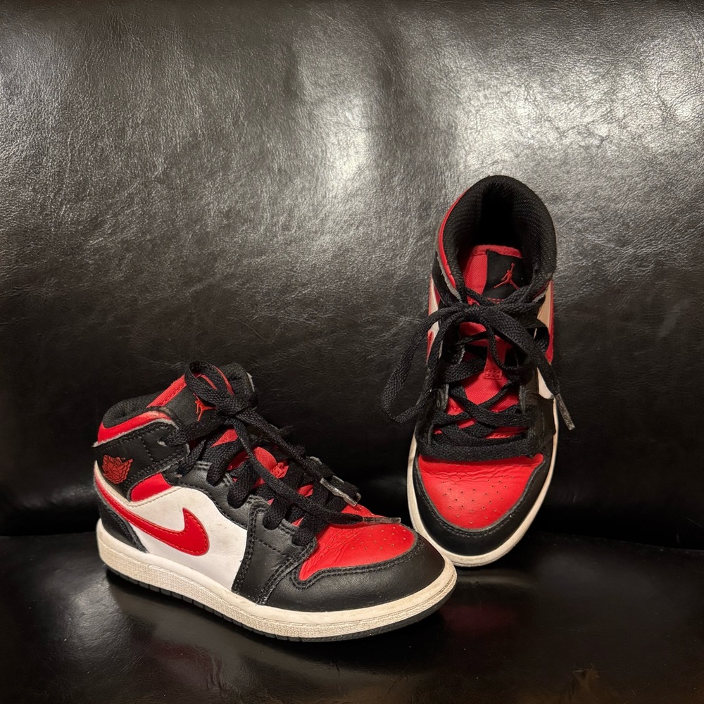 Jordan 1 Mid PS Black Fire Red sneakers